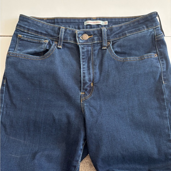 Levi’s High Rise Skinny Dark Indigo Women's Jeans 30 - Picture 2 of 3